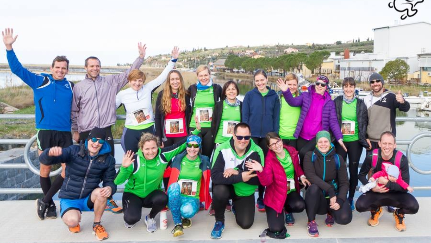 Tek solin 2018_GiBit tekaška ekipa v Sečovljah na štartu teka